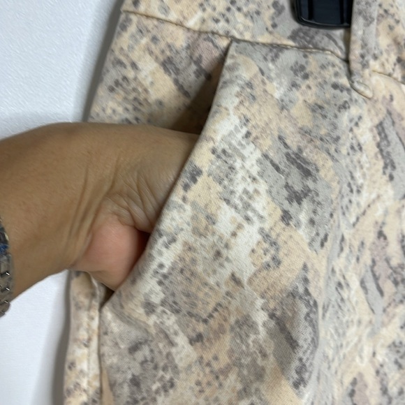 Dear John Denim Women’s Hampton Comfort Short In Thistle Snake Sz 31 NWT - Picture 7 of 13